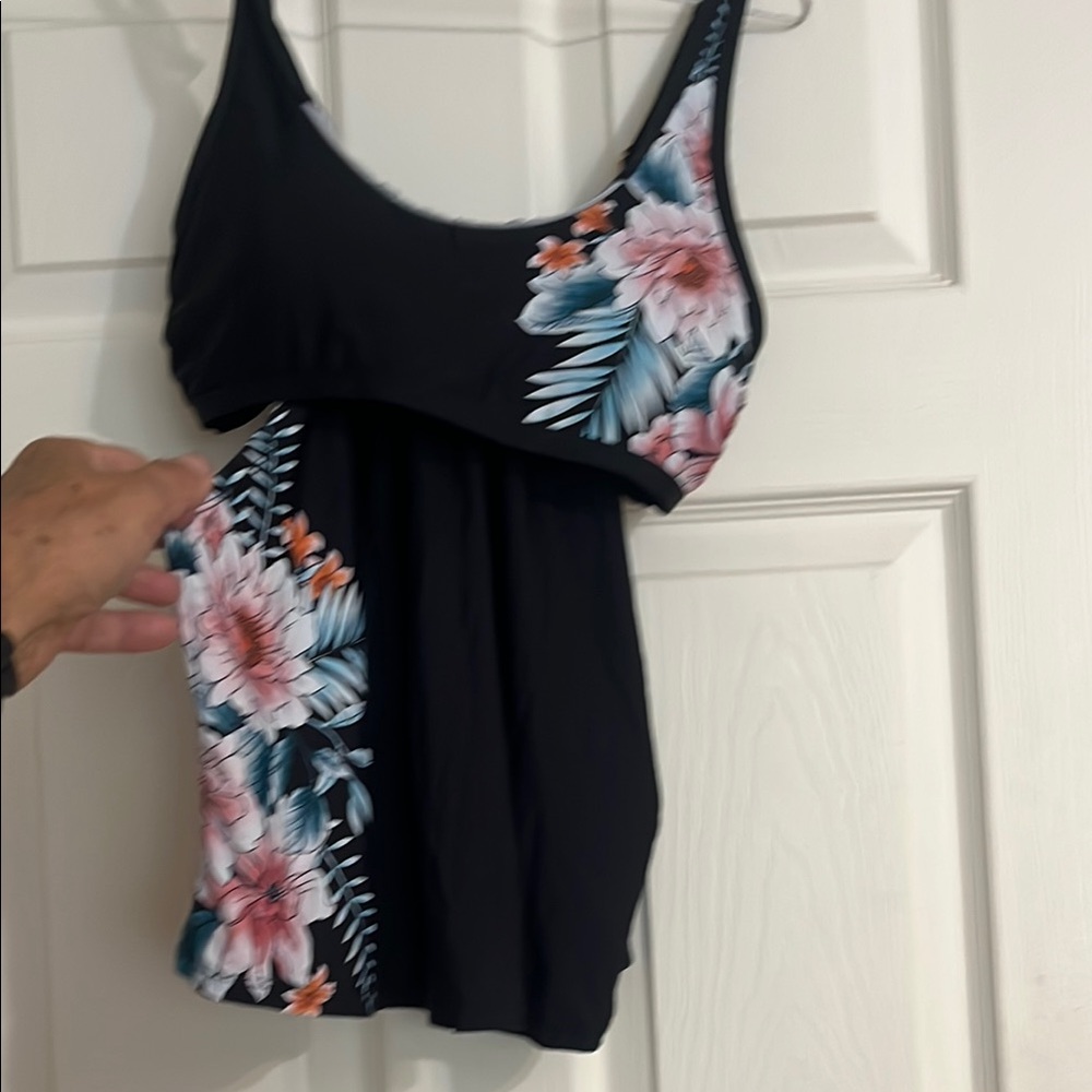 La Vie En Rose Black and Pink Floral Tankini top